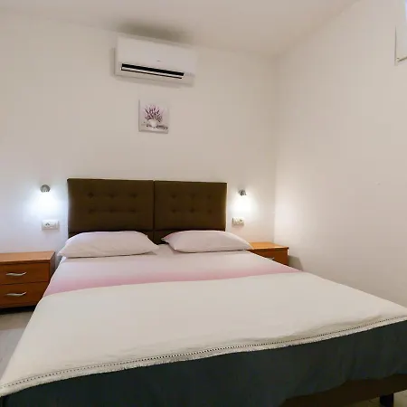 Apartment Amoroso 200m From Sea