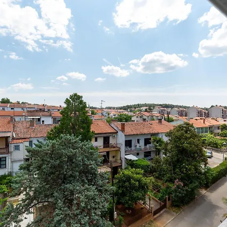 Amoroso 200m From Sea Apartment Porec