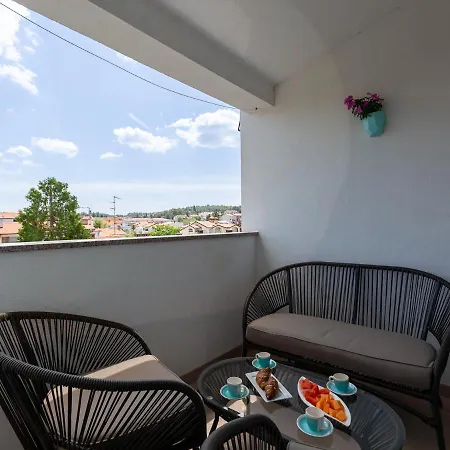 Apartment Amoroso 200m From Sea