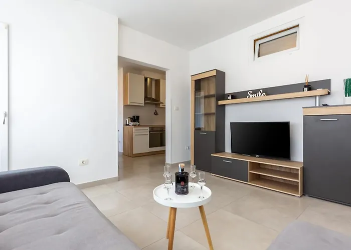 Amoroso 200m From Sea アパート *